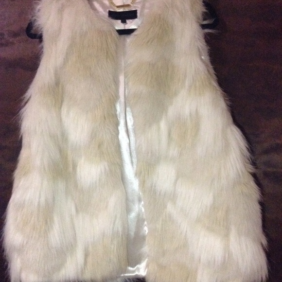 Steve Madden Jackets & Blazers - Rich cream Steve Madden faux fur vest